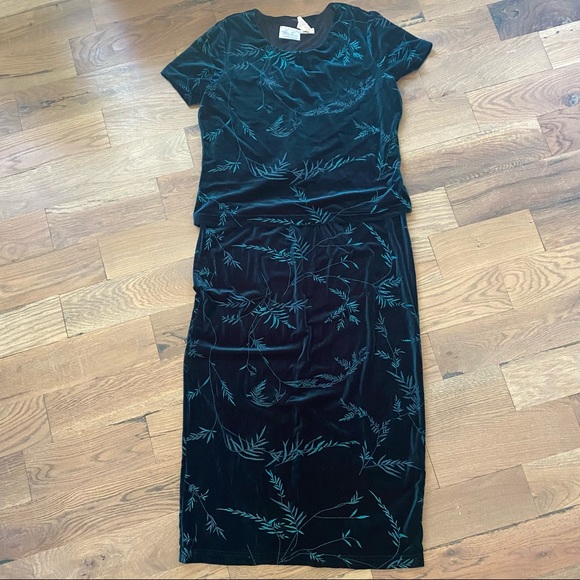 Vintage Kathie Lee Collection Green Velvet Dress Size Medium - Picture 10 of 13